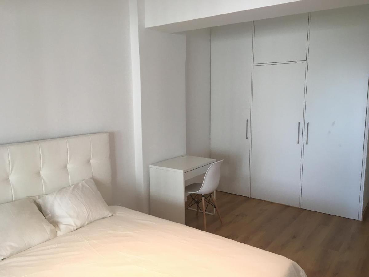 Bedrooms In Modern Guest House Almada Rum bild