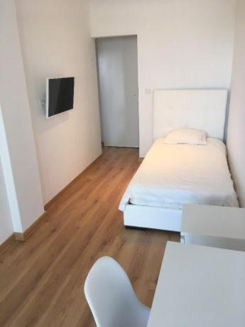 Bedrooms In Modern Guest House Almada Exteriör bild
